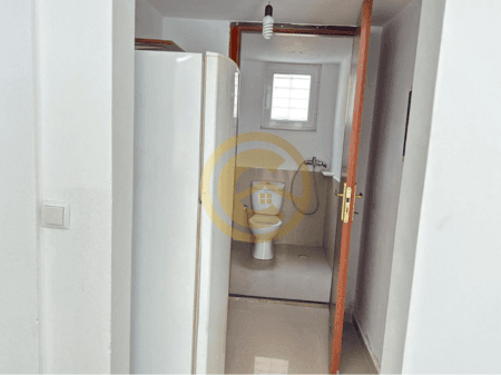 Jepet me qira ambient komercial 40 m² – mundësi ideale biznesi në zonë me fluks të lartë