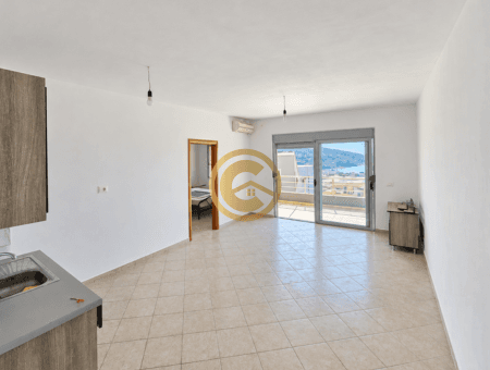 Apartament 1+1 në shitje në Sarandë me pamje ballore nga deti