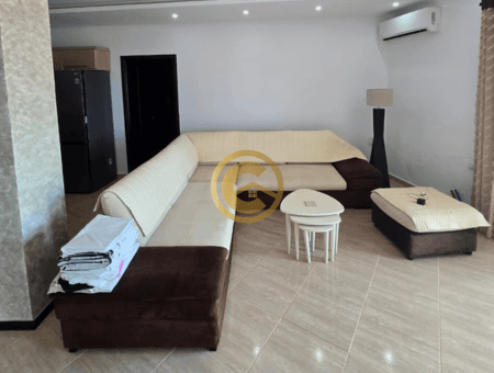 Apartament 2+1+2 me qira vjetore në vijën e parë me detin, Sarandë.