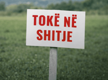 Truall në shitje në Ksamil – Mundësi per investimi pranë pedonales