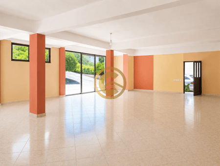 Ambient biznesi me qira pranë Terminalit të Sarandës – 120 m²