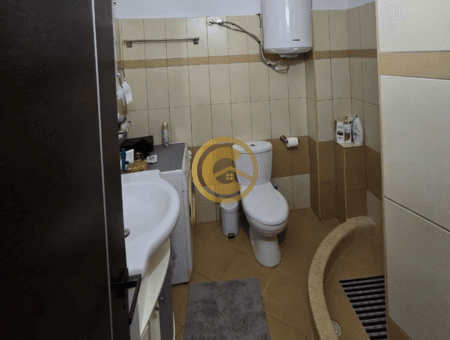 Apartament 2+1+2 me qira vjetore në vijën e parë me detin, Sarandë.