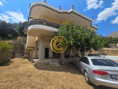 Vilë Private me 1,000 m² Tokë në Bistricë