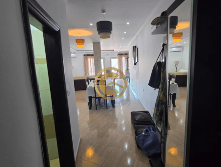 Apartament 2+1+2 me qira vjetore në vijën e parë me detin, Sarandë.