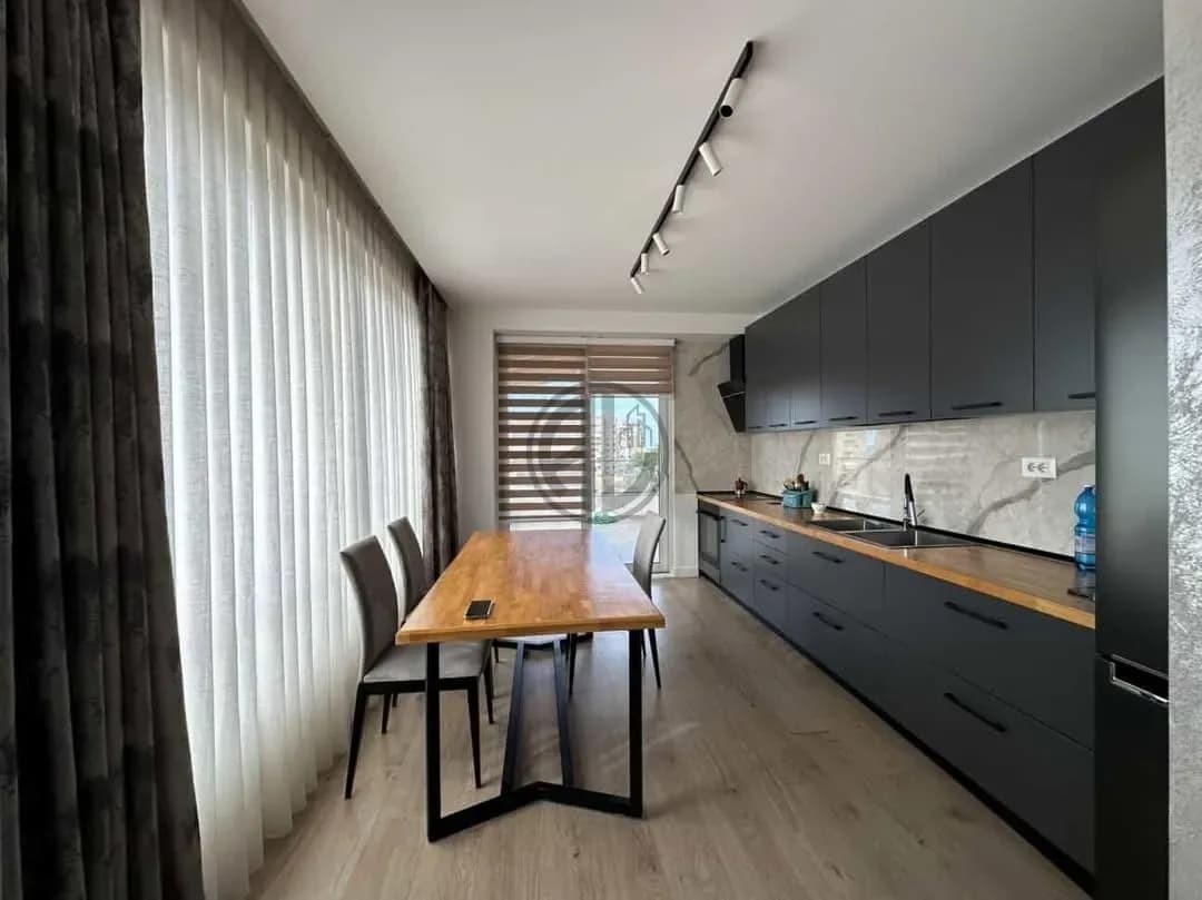 Apartament 2+1+2 me verande me pamje deti 2