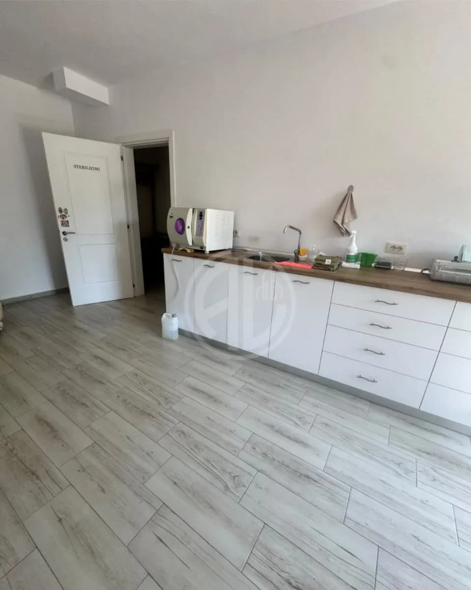 JEPET ME QIRA AMBIENT BIZNESI –KLINIKE Dentare DURRËS 3