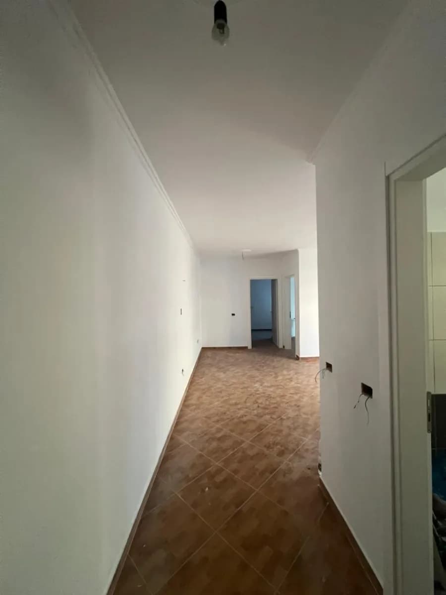 Apartament 2+1 për Shitje – Plazh, përballë Florida 4