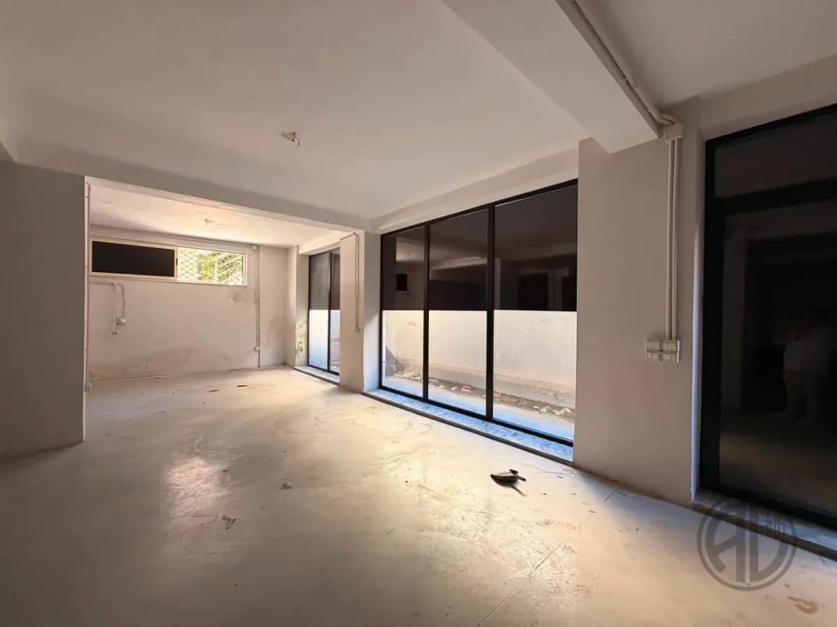 Ambient Biznesi për Shitje – Pranë Muzeumit të Dëshmorve Durrës