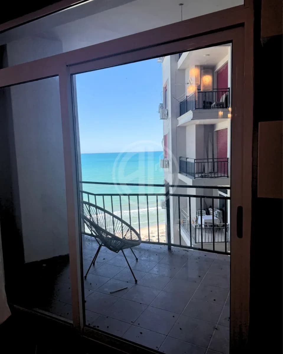 Shitet Apartament 1+1 me Pamje Deti Golem