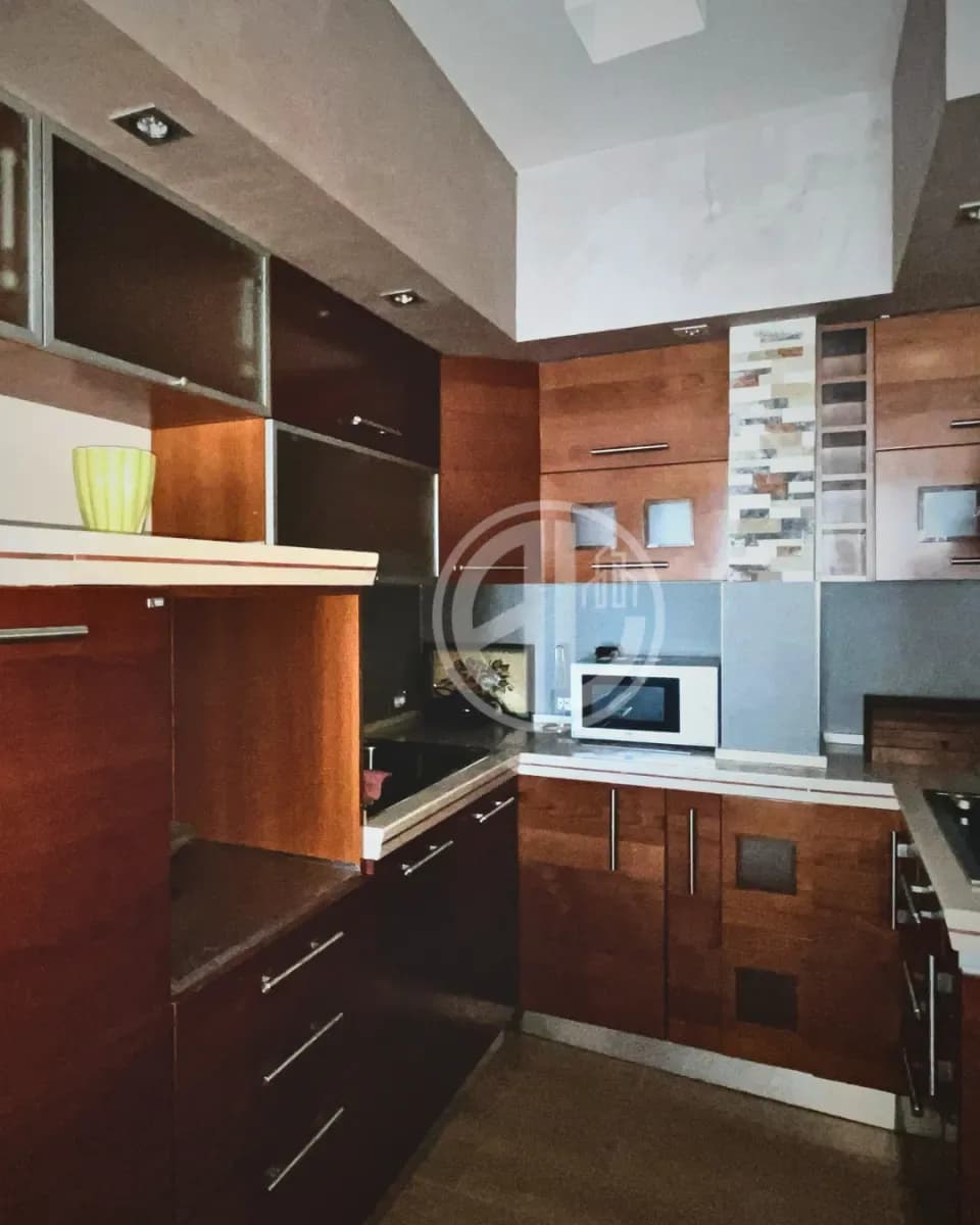 Apartament 1+1 Perballe stacionit te Trenit 2
