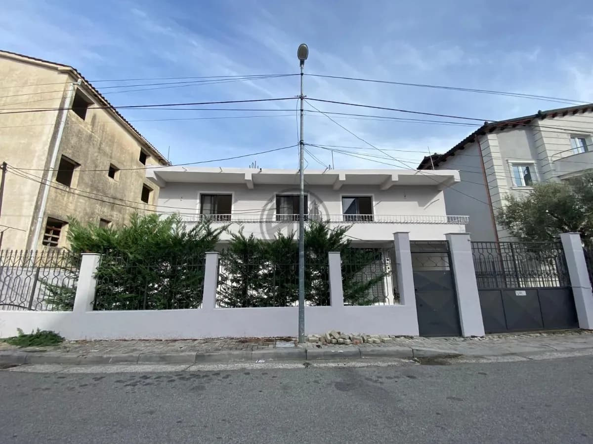 Ne Shitje Shpi Private ne Durres zona Stadiumi