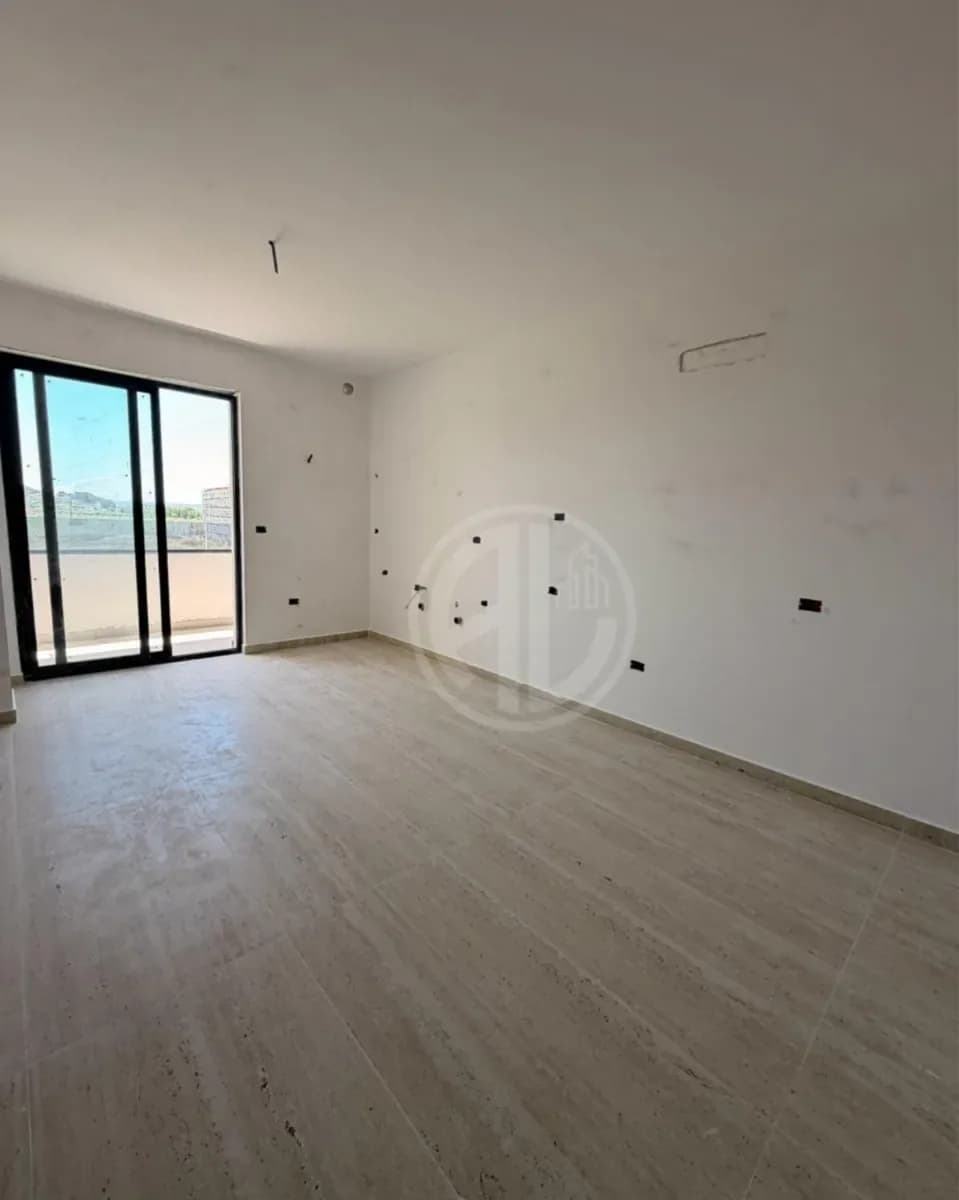 Apartament 1+1 + Garazh për Shitje në Golem 4