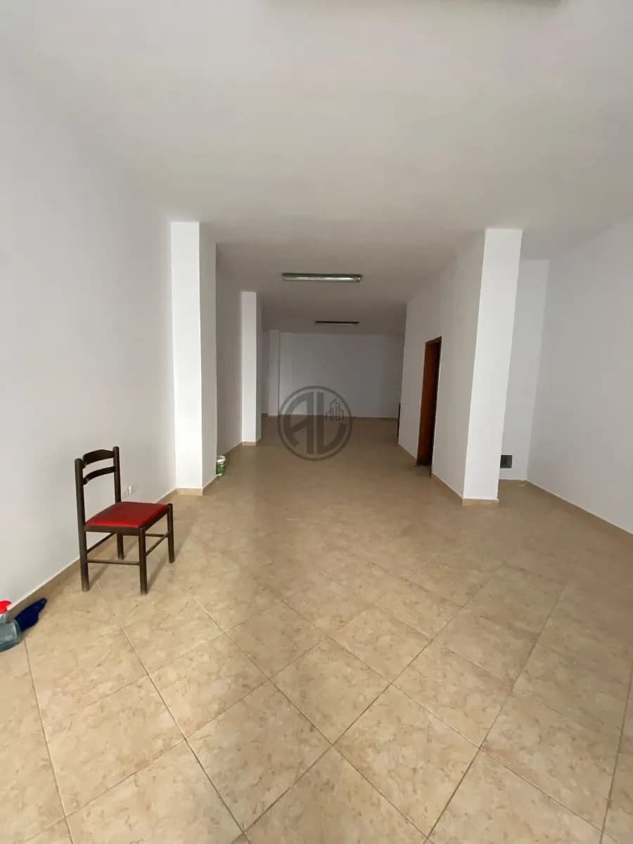 Shitet ambient biznesi ne Durres zona Stadiumi 3