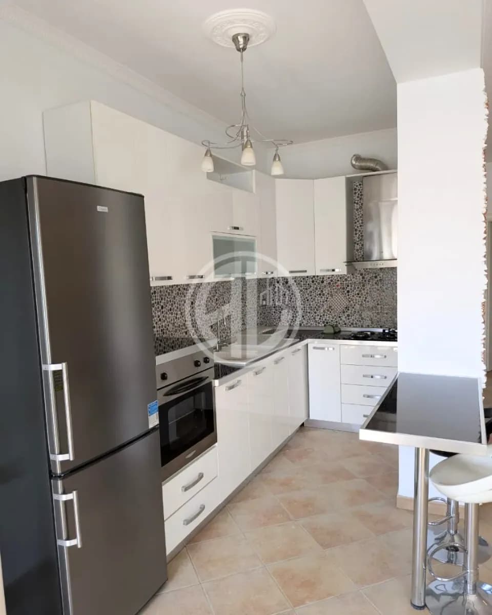 Per qira Apartament 3+1+2 me Verandë për Qira pranë Stadiumit, Durres – I Rinovuar dhe i Mobiluar Rishtazi. 4