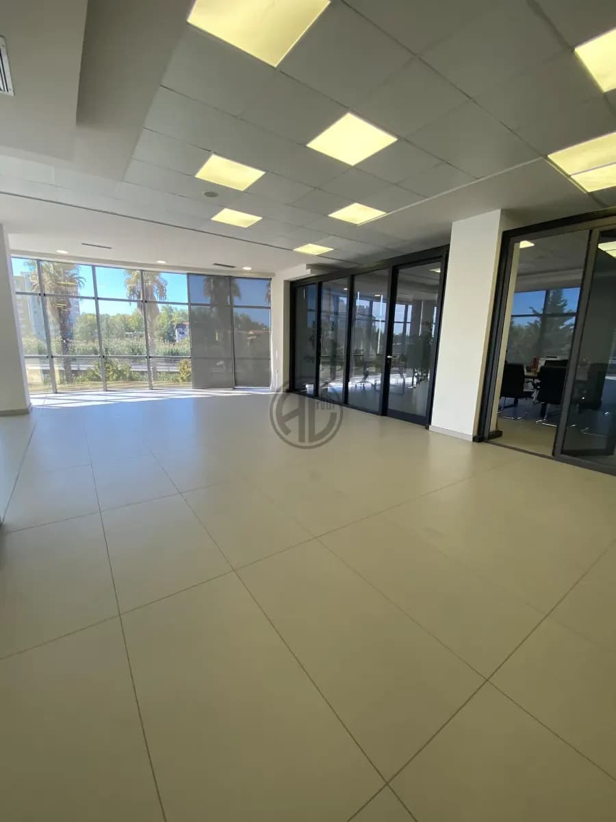 Jepet me qera Ambient biznesi 500m² 1