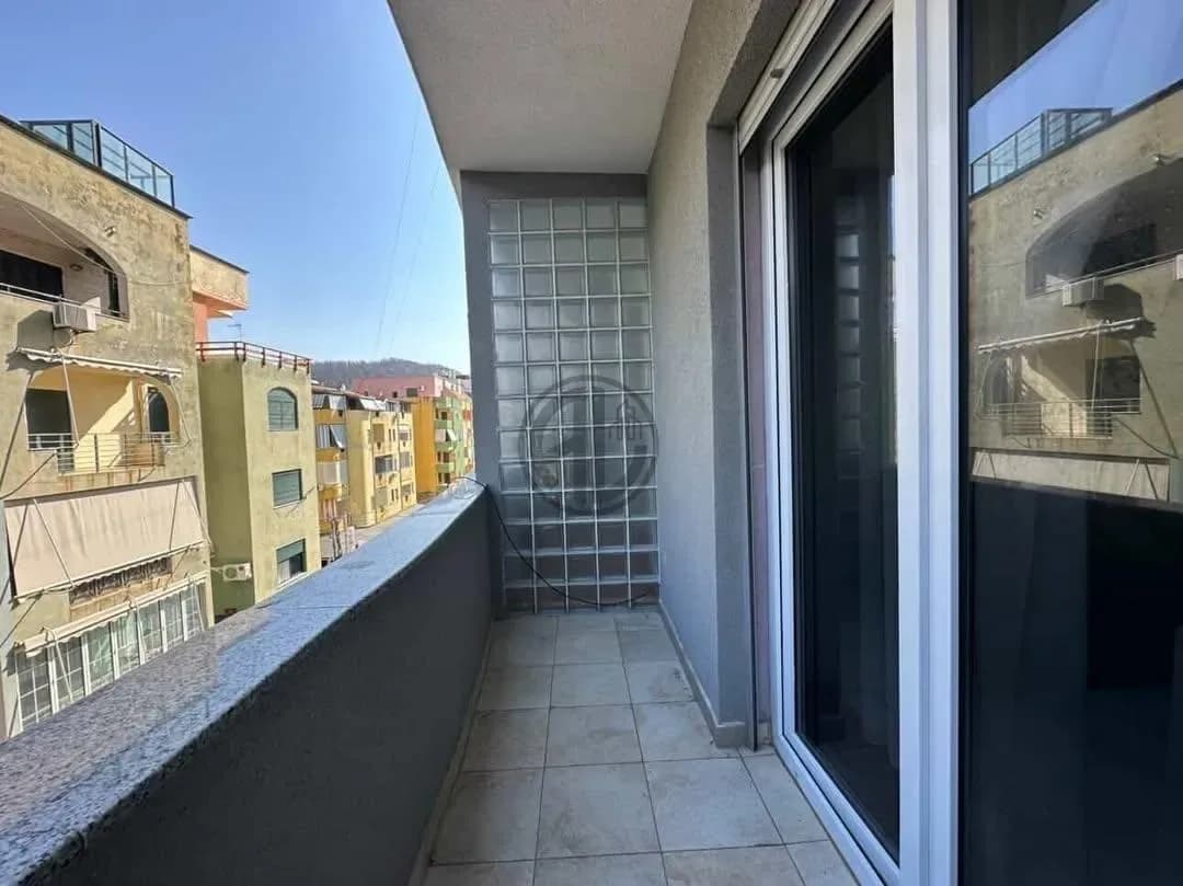 APARTAMENT 1+1 ME PAMJE DETI – PRANË HOTEL MAJESTIC, DURRËS 3
