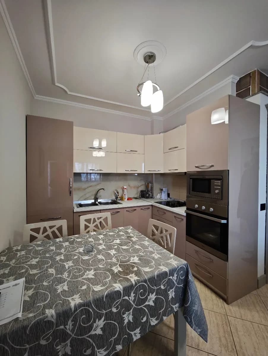 Apartament 2+1 ne katin e 4 prane kishes Ortodokse, ne Durres 2