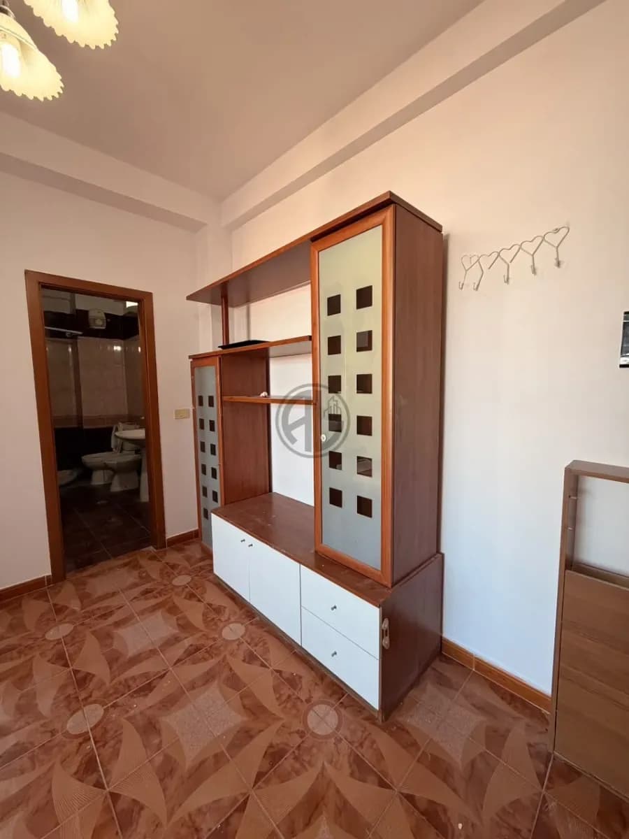 Apartament 1+1 per Qira ne Qender, te Poliklinika, Durres 4