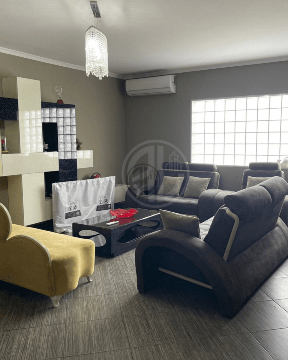 Apartment me qera 2+1+2 Rruga Portit 2