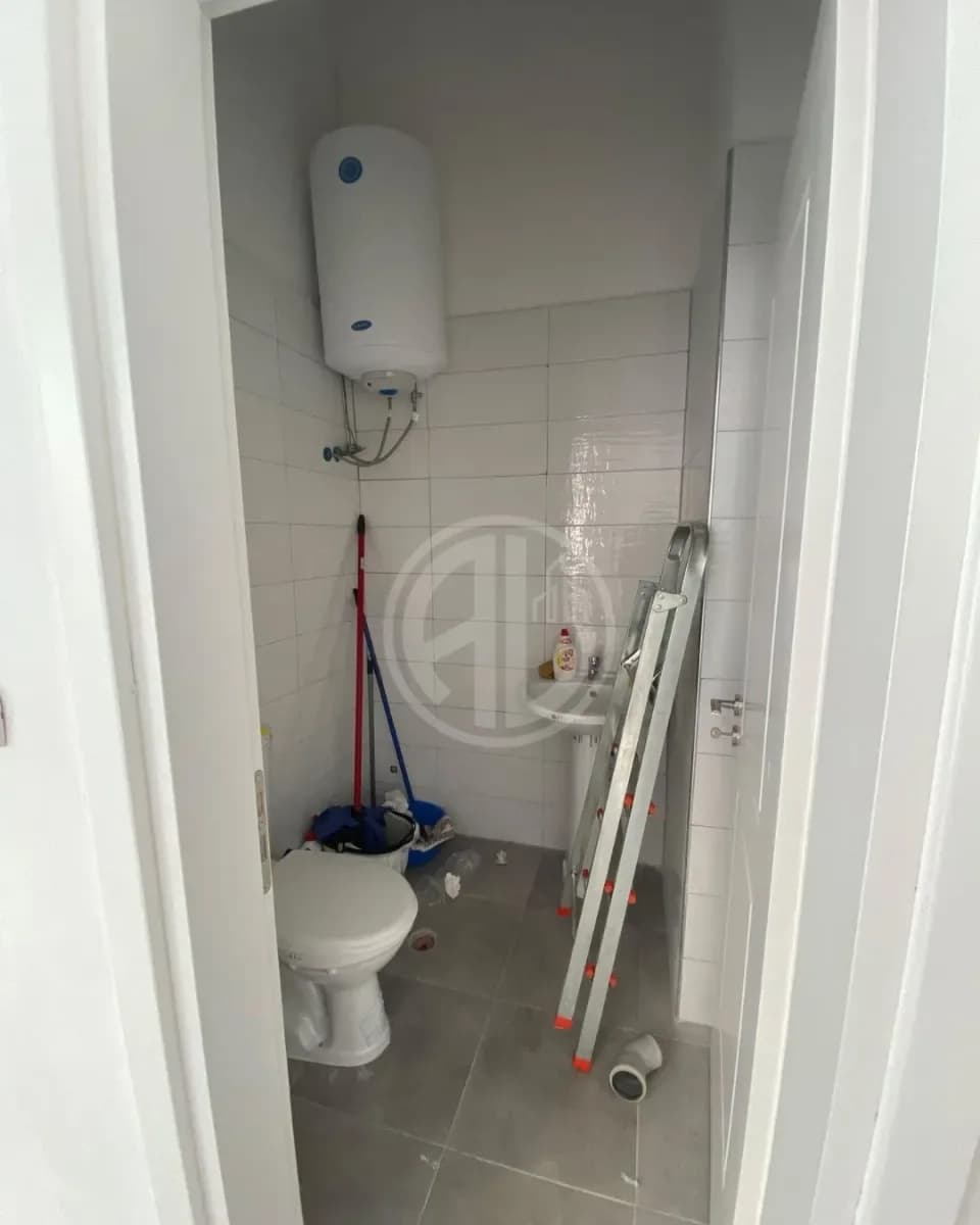 Jepet me qira ambient biznesi përballë shkollës “Dy Gjelat” 1