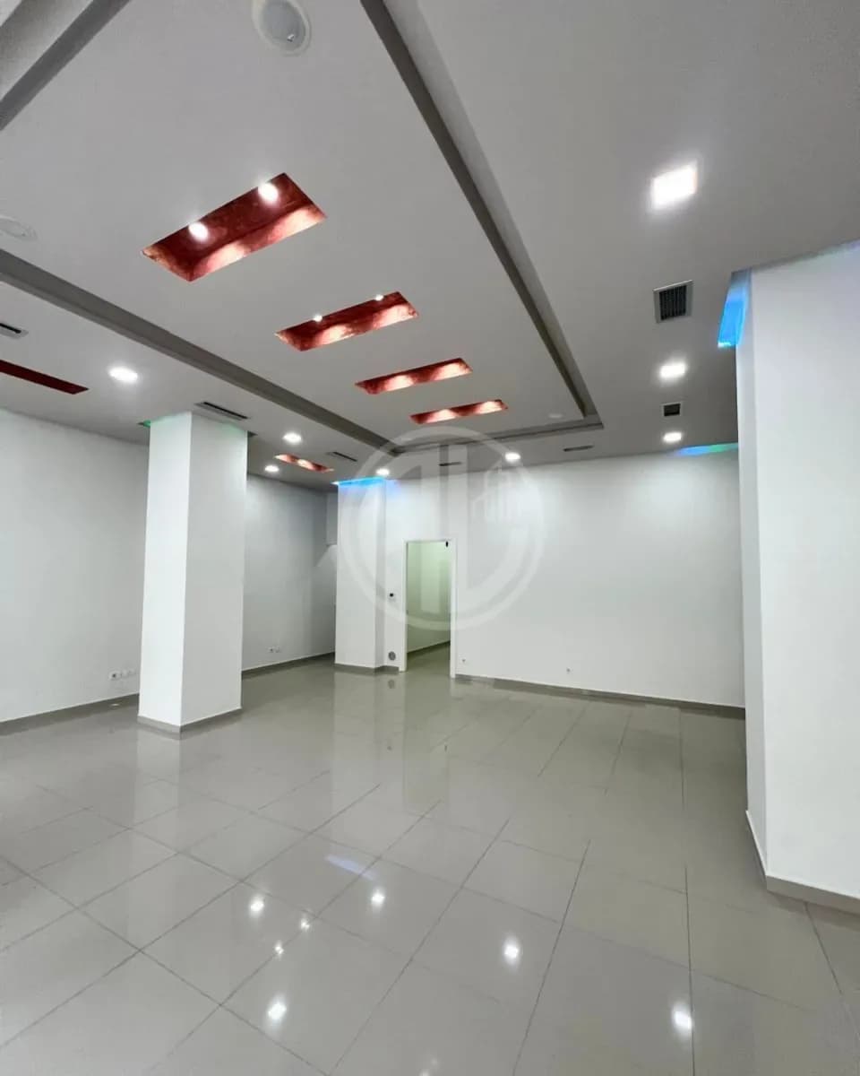 Jepet me Qira Ambient Biznesi – Ideal për Farmaci, Butik ose Zyrë-Prane Tregut Industrial 3