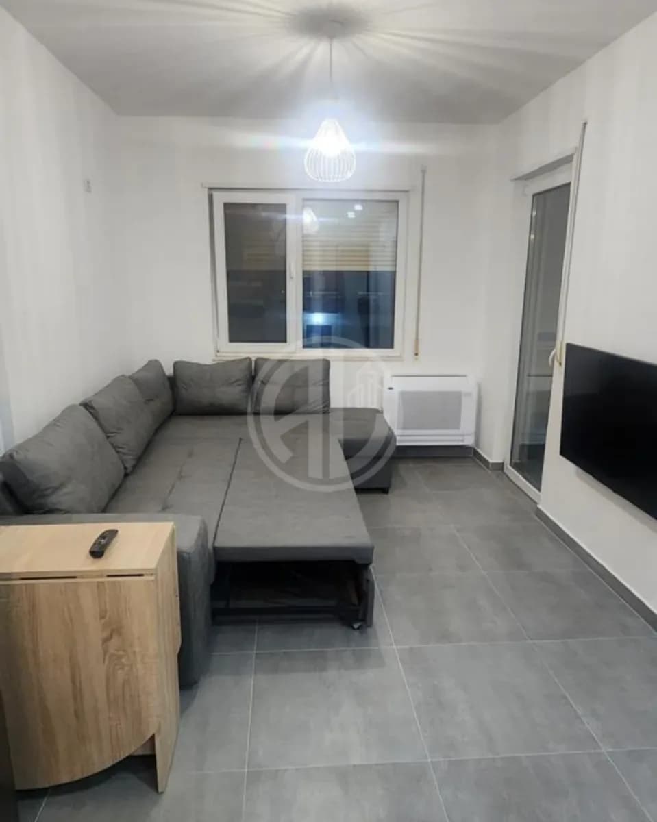 Shitet Apartament 1+1 – Mali i Robit 4