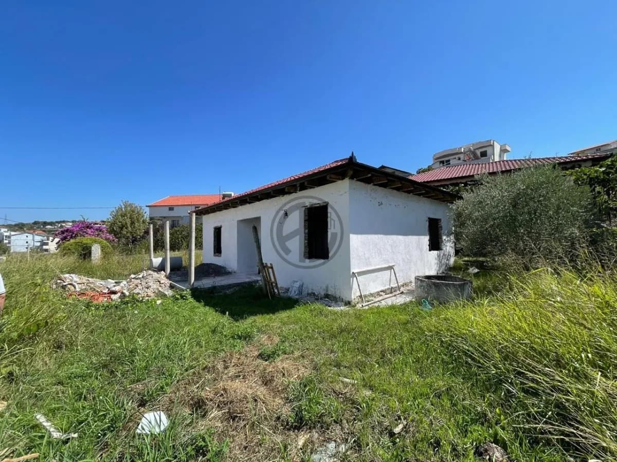 Shitet Shtëpi Private në Shkallnur, Durrës