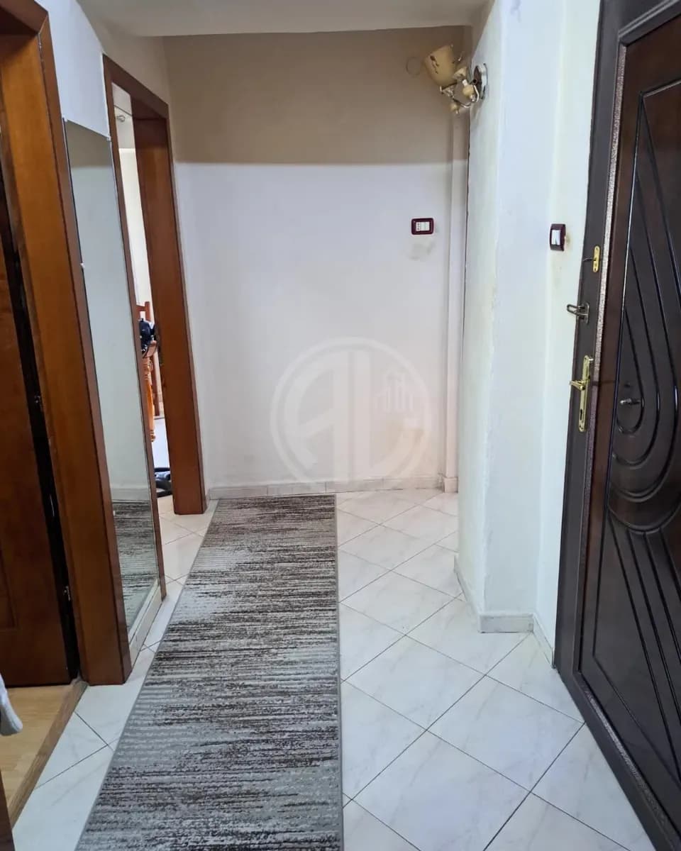 Shitet apartament 1+1 pranë Spitalit Amerikan 4