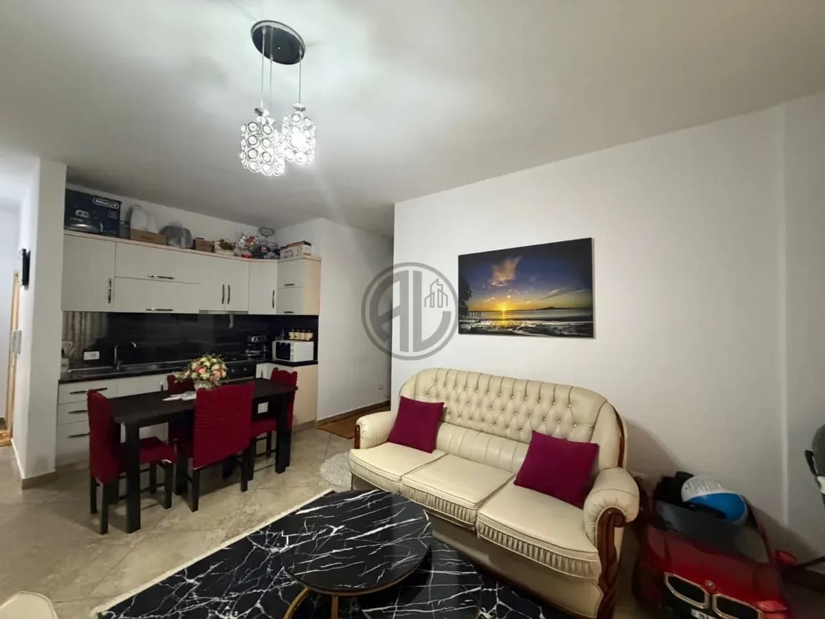 Apartament 1+1 për Shitje – Shkëmbi i Kavajës, pranë Coloseut 3