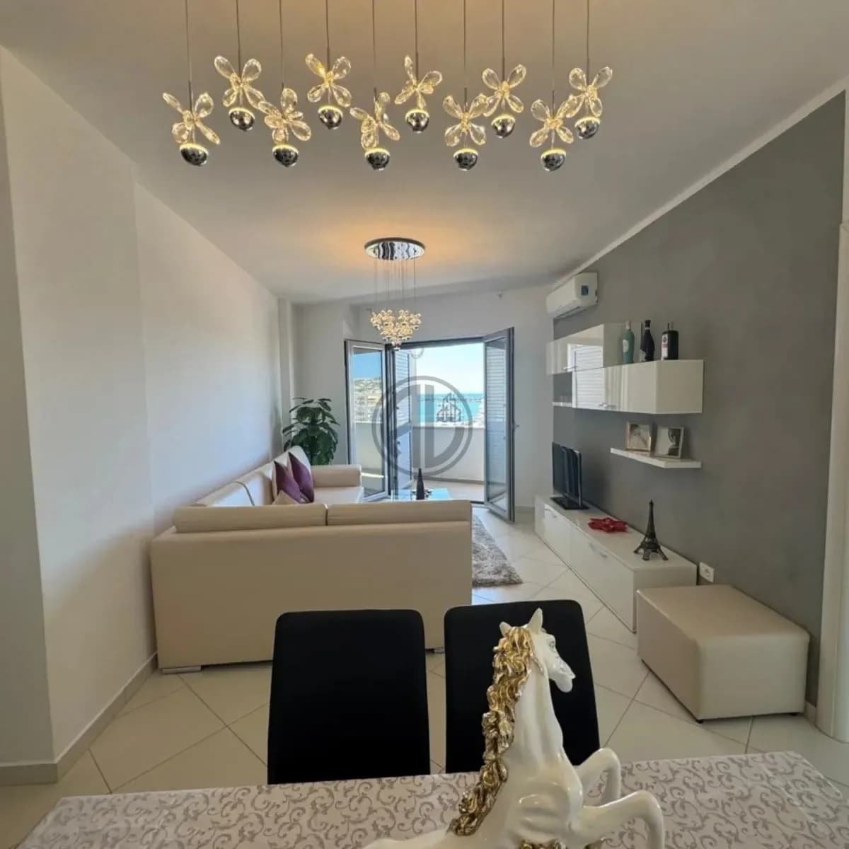 Shitet Apartament 2+1 me pamje deti dhe Garazh te mbyllur 30m2 2