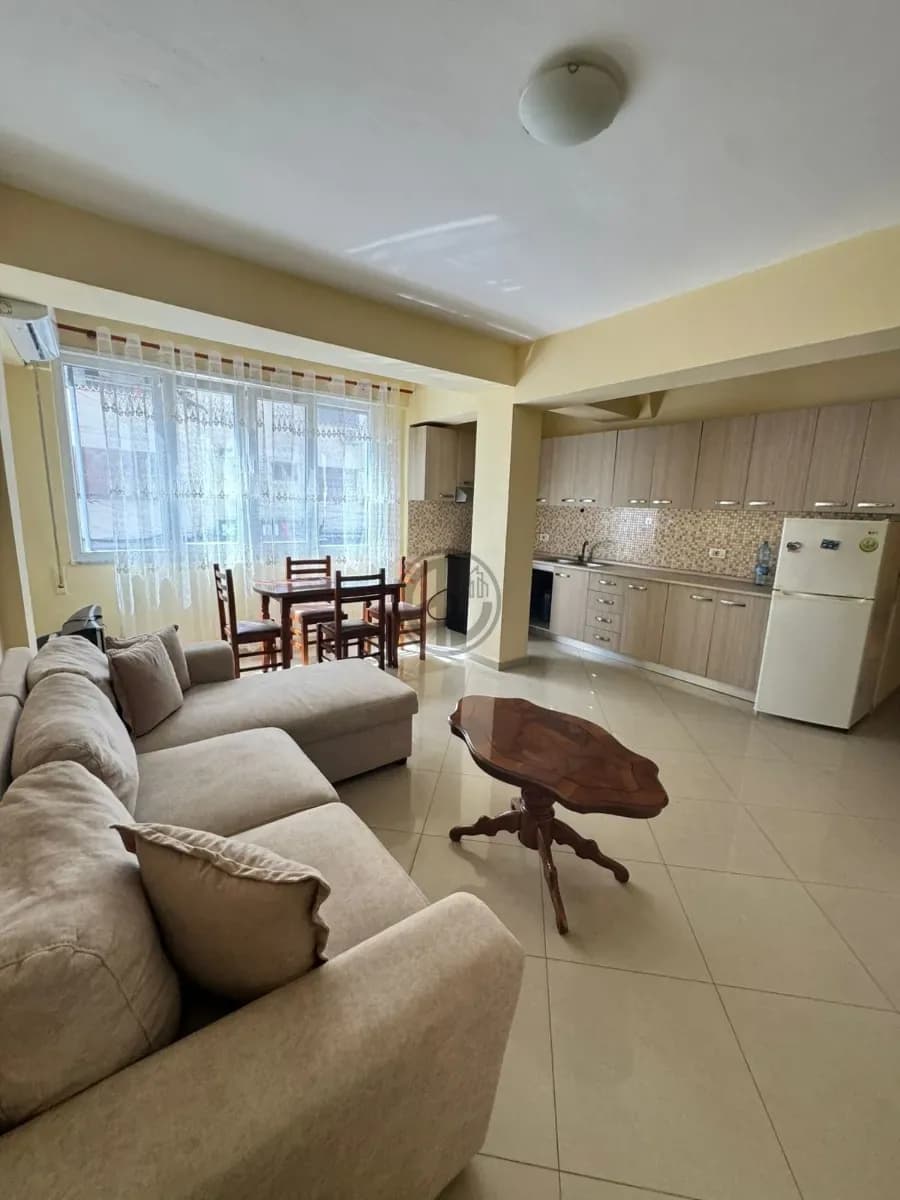 Për shitje apartament 1+1 prane Markates
