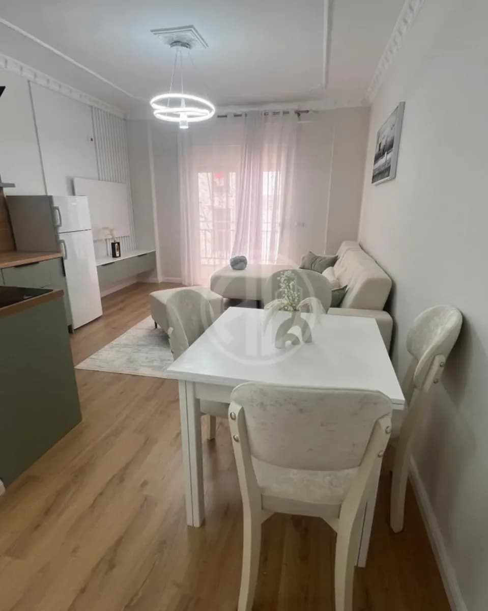 Shitet Apartament 1+1 i Sapomobiluar – Golem, Rruga Viena 4