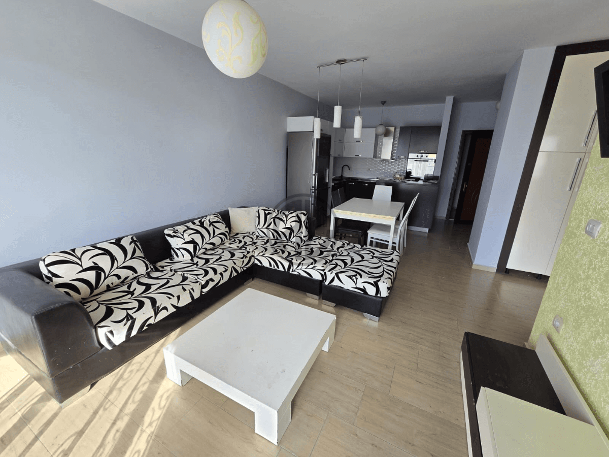 Apartament 2+1+2 në shitje, ideal për banim familjar ose investim. 2