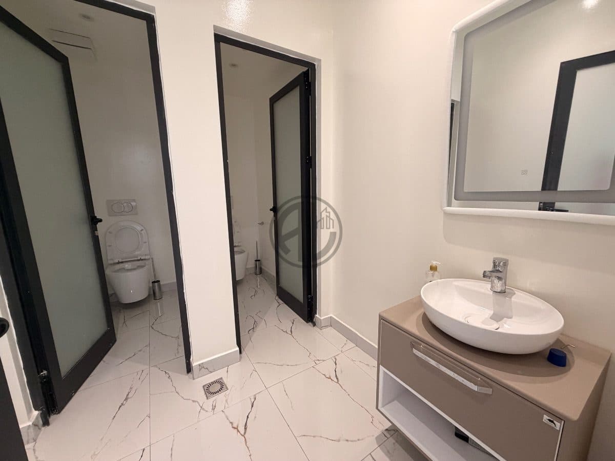 Ambient biznesi per qira tek muzeumi i dëshmoreve 3