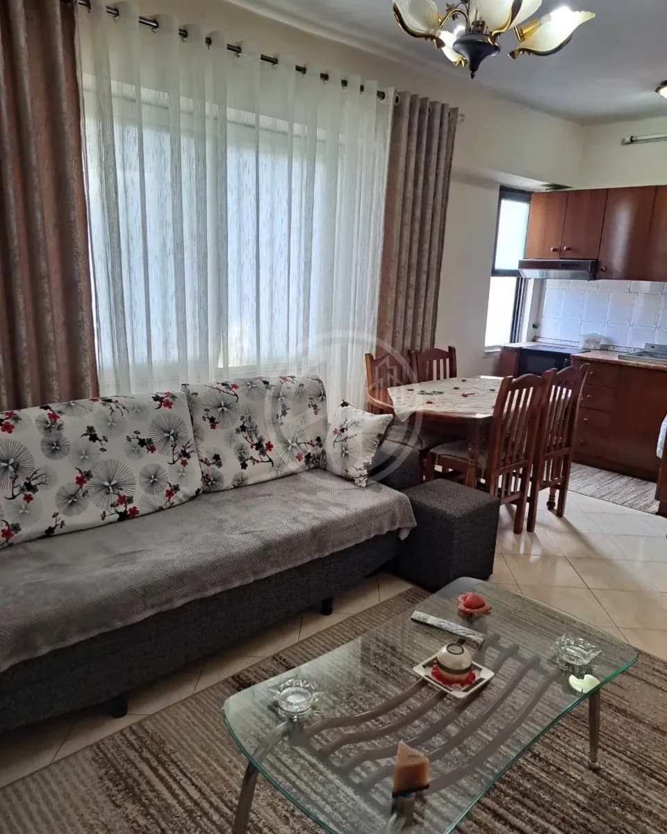 Shitet apartament 1+1 pranë Spitalit Amerikan 2