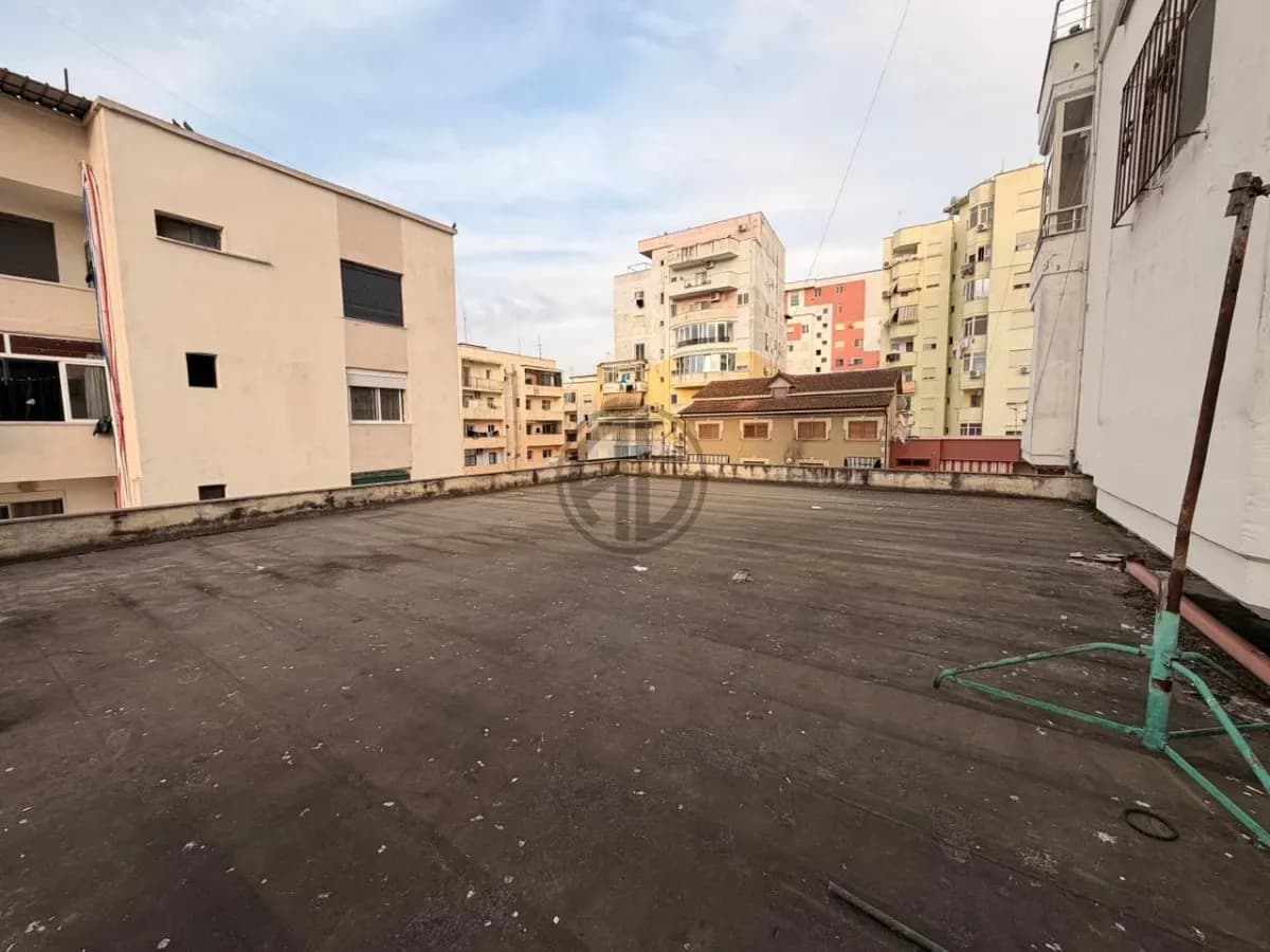 Ambient biznesi në pozicion strategjik – rrugë kryesore pranë Drejtorisë së Policisë 4