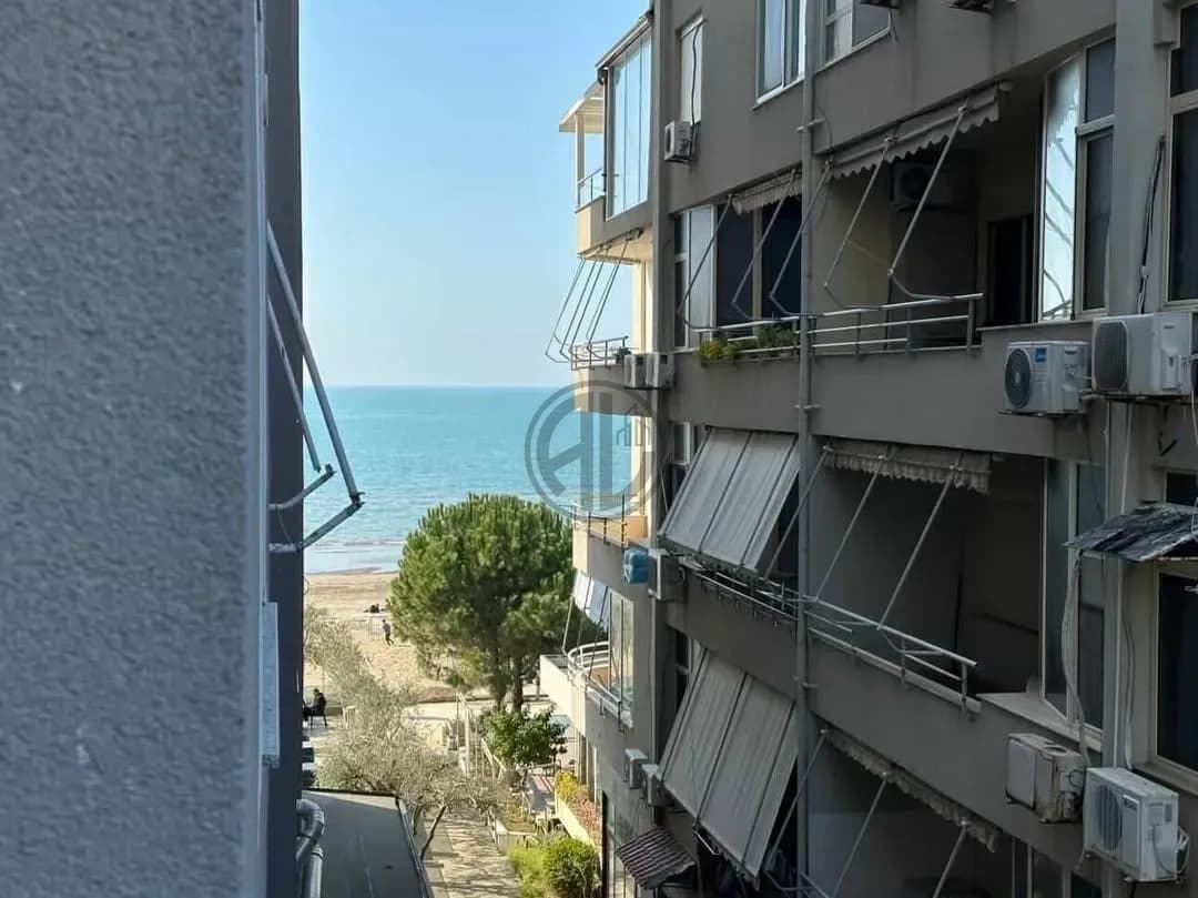 APARTAMENT 1+1 ME PAMJE DETI – PRANË HOTEL MAJESTIC, DURRËS