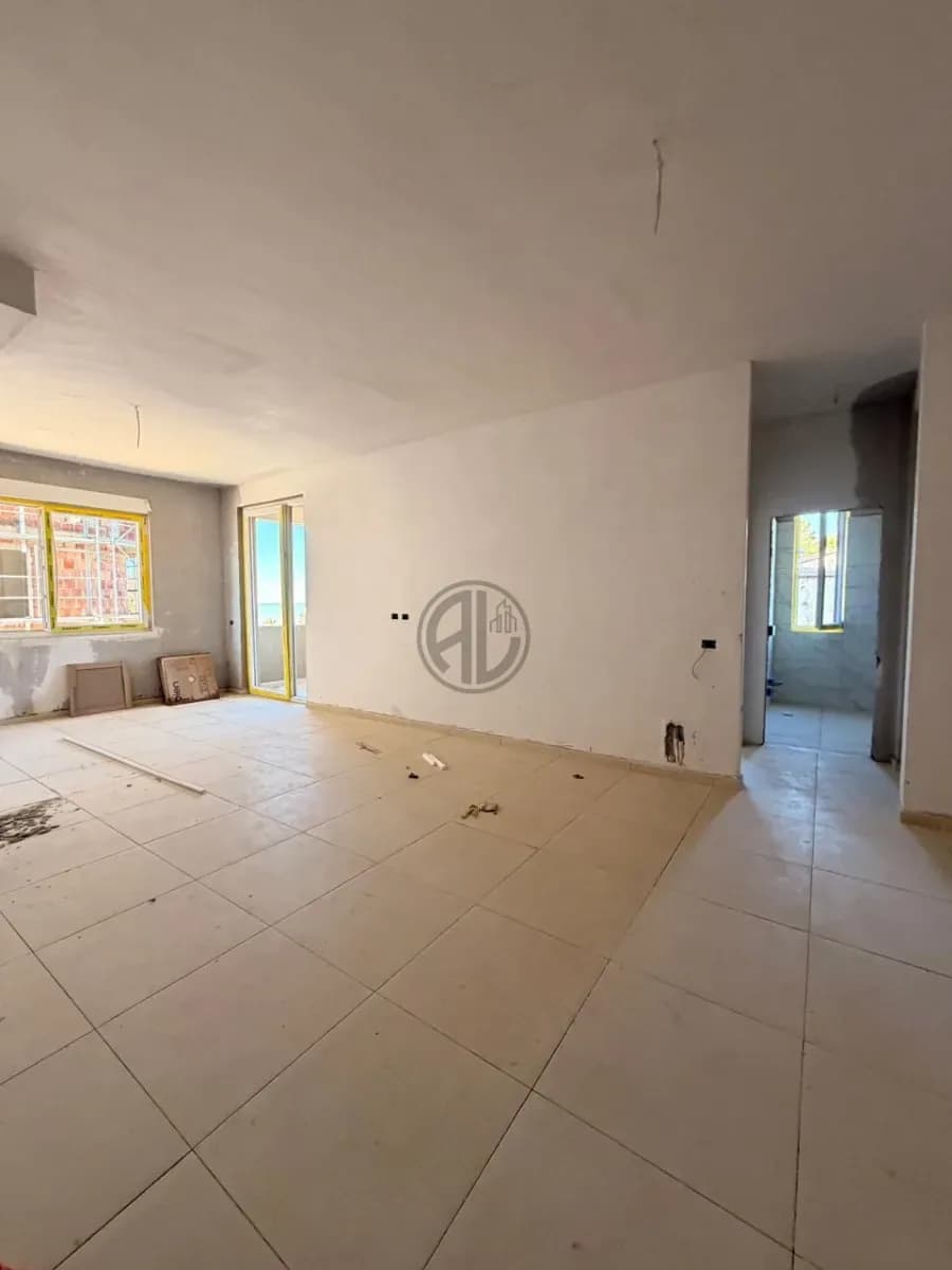 Apartament 1+1 me ballkon dhe pamje deti tek Capiten Coast, Golem 3
