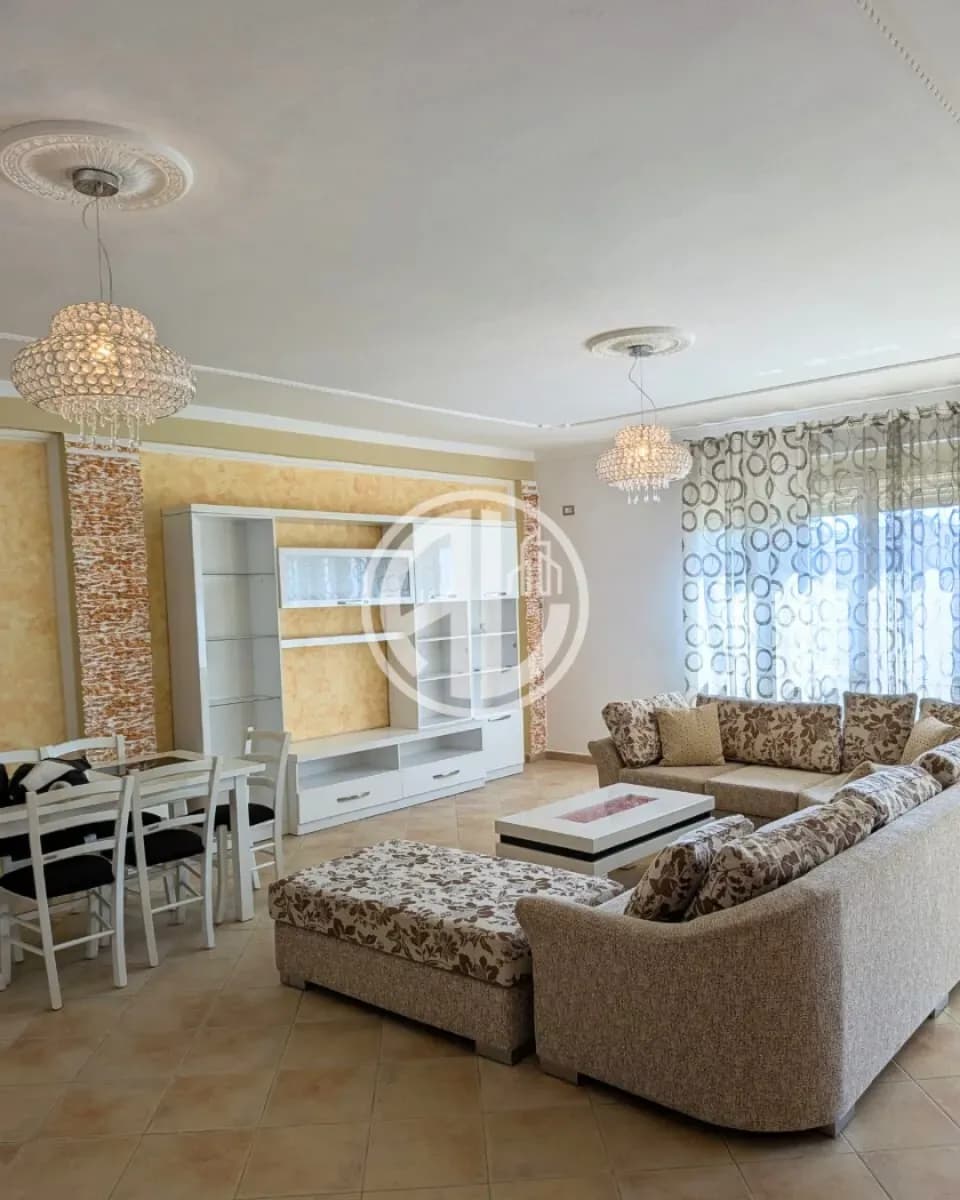 Per qira Apartament 3+1+2 me Verandë për Qira pranë Stadiumit, Durres – I Rinovuar dhe i Mobiluar Rishtazi.