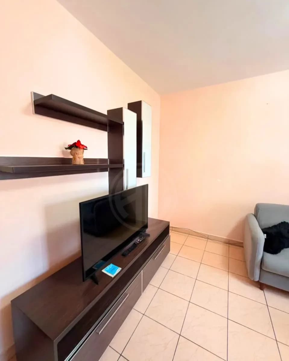 JEPET ME QIRA – Apartament 1+1 në Lagjen 18, Durrës 2