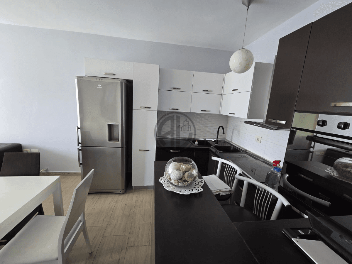 Apartament 2+1+2 në shitje, ideal për banim familjar ose investim. 4