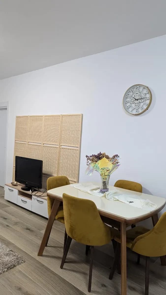 Per qira apartament 2+1 + 2 ballkone Durres -perballe stacionit te trenit 4