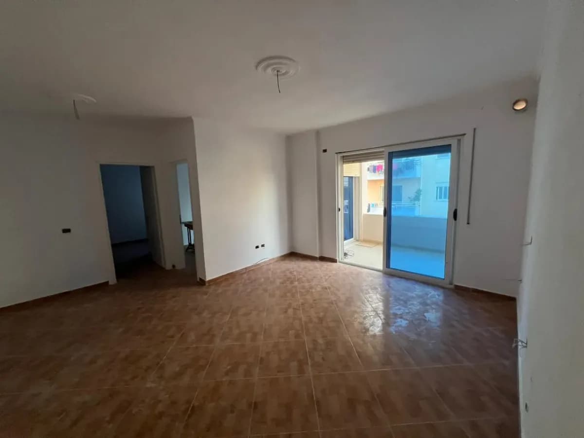 Apartament 2+1 për Shitje – Plazh, përballë Florida