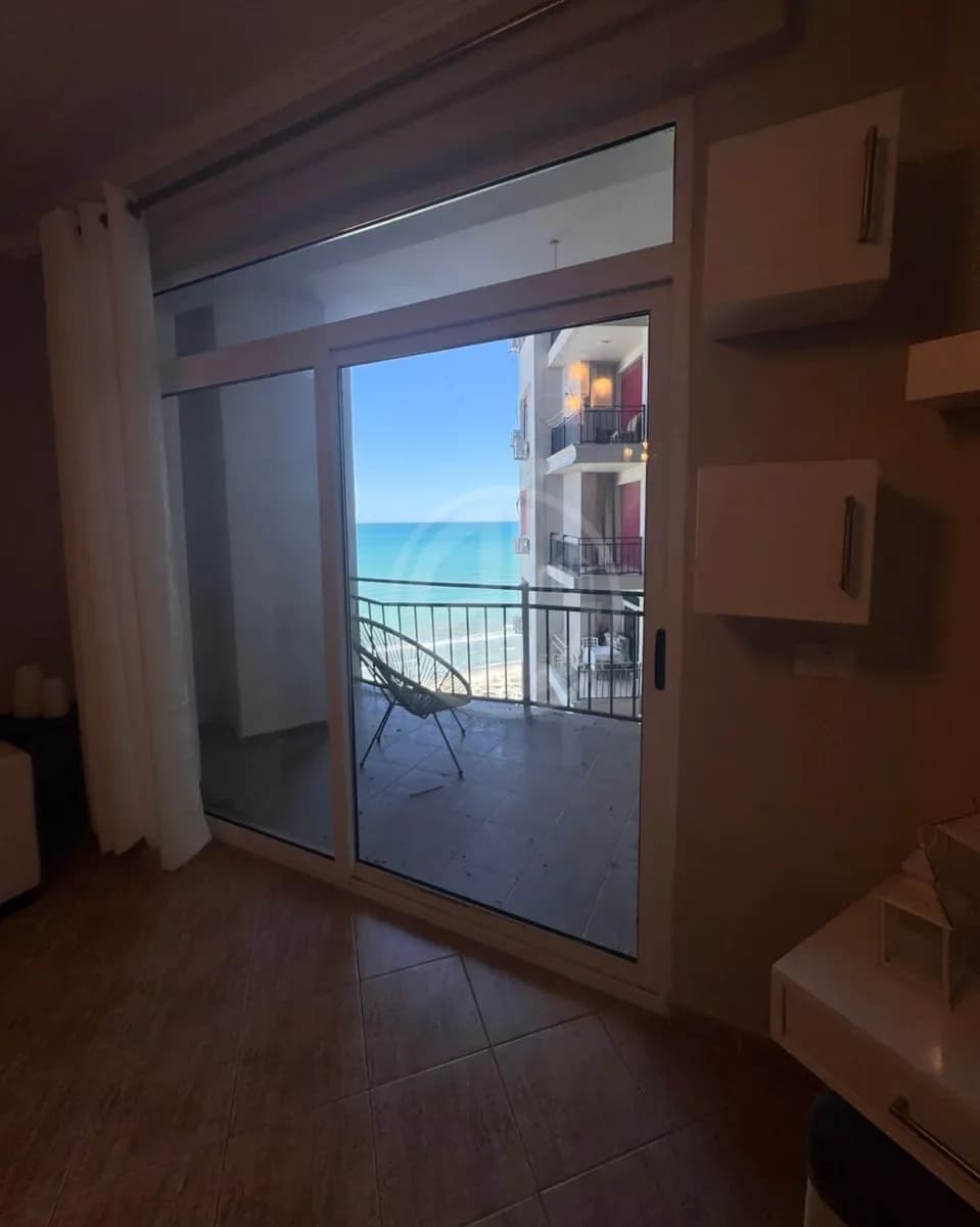 Shitet Apartament 1+1 me Pamje Deti Golem 4