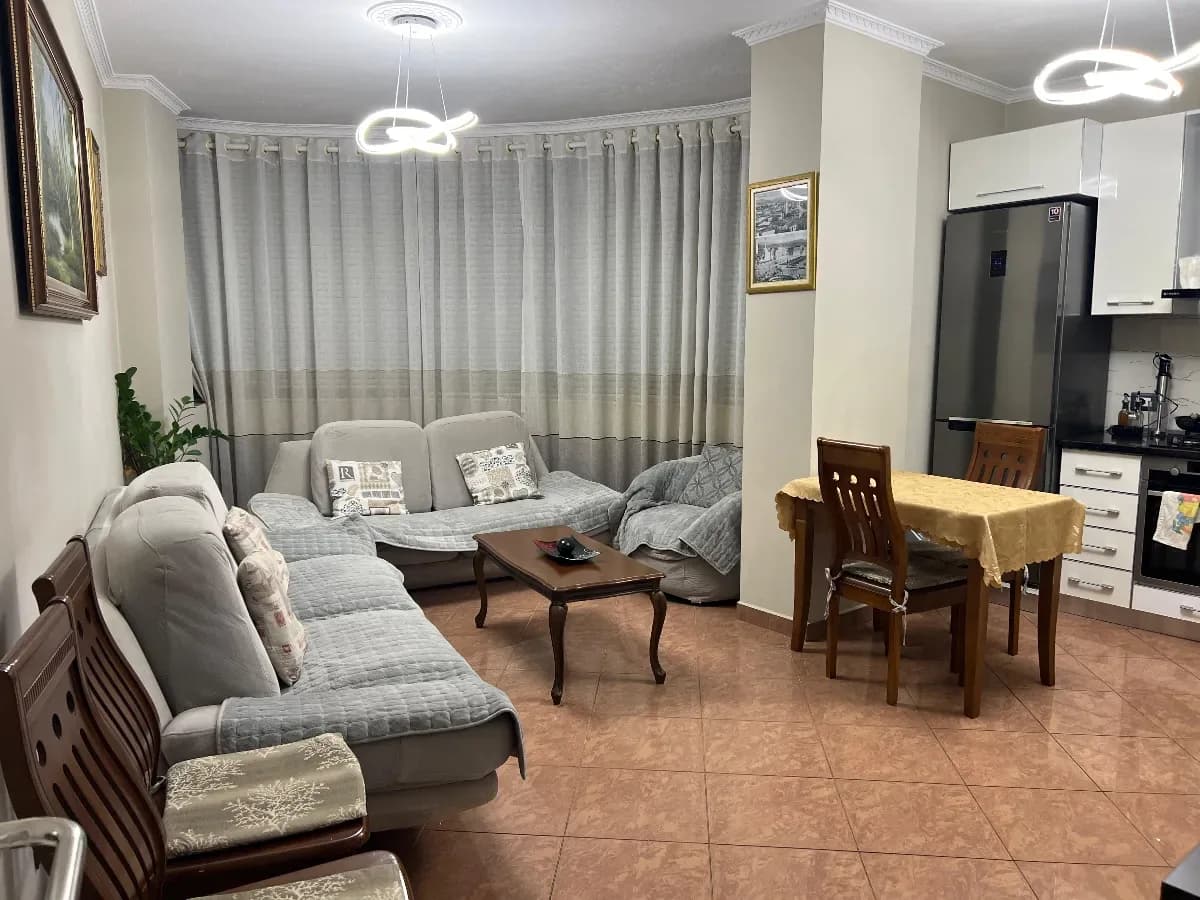 Apartament 2+1+2 me Qira –Qender Tiranë