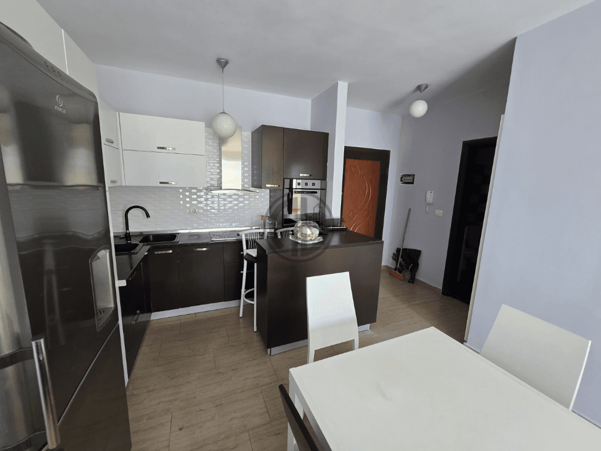 Apartament 2+1+2 në shitje, ideal për banim familjar ose investim. 3