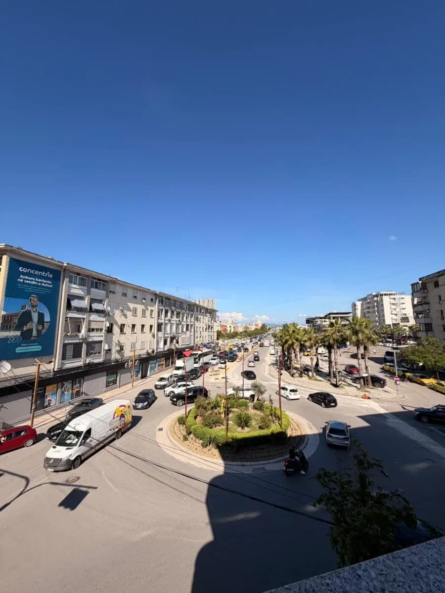 Jepet me Qira Ambient Biznesi – Stacioni iTrenit, Durrës