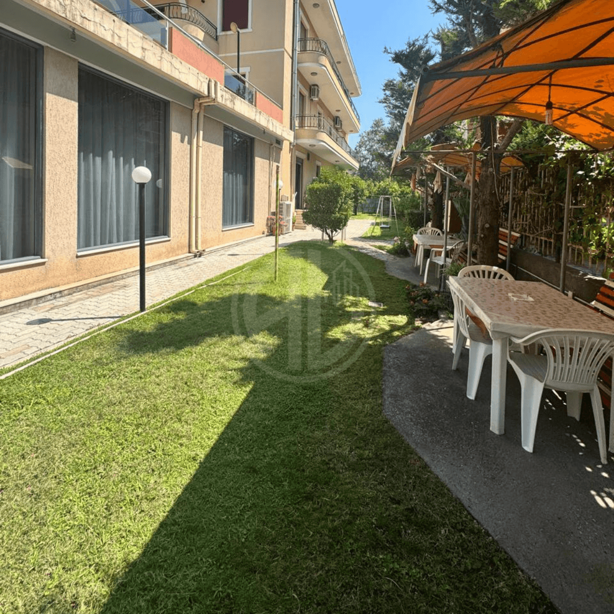 Hotel / Vilë 3-Katëshe për Shitje 4