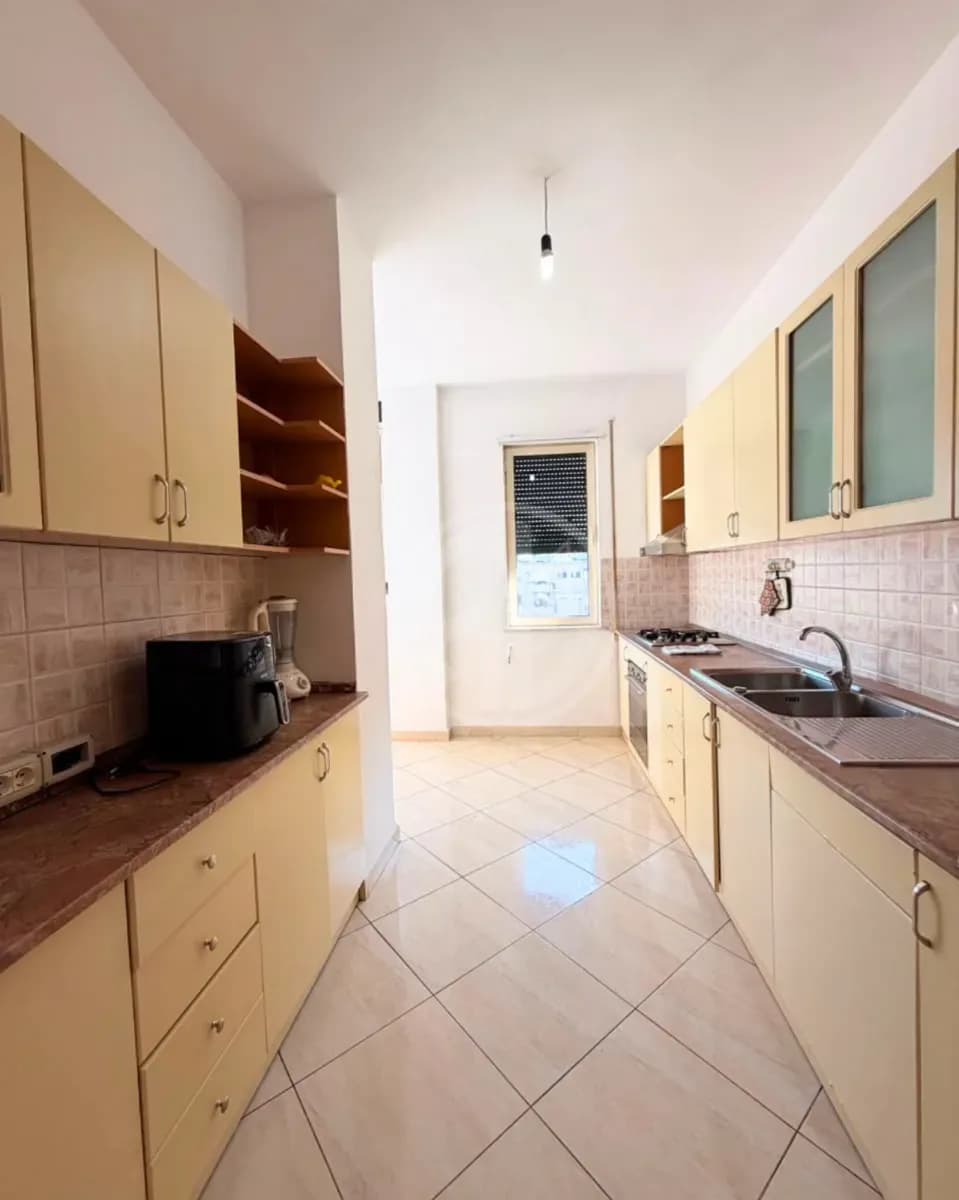 Apartament 2+1+2 me Qira – Qendër, pranë Flag Ship 2