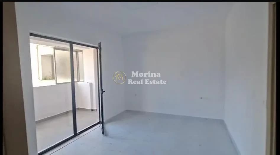 Qera | Ambient biznesi 1 + 1 | Rruga 5 Maji | 400 €/muaj 3